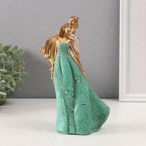 Фигурка полистоун «Пара держится за руки», бежево-зелёный, 8x10x22 см