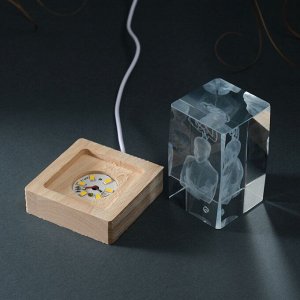 Фигурка светящаяся стекло «Прямоугольник. Мыслитель», подставка дерево, USB, 7x7x10