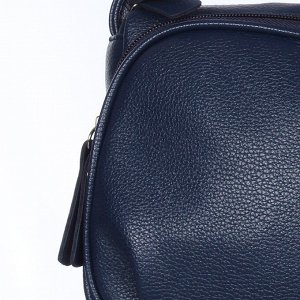 Сумка 19 x 23 x 8 cm  ( высота  x длина  x ширина )  Элегантная мягкая сумочка, носится на плече или через плечо. Внутри: карман на молнии и два открытых кармана  для мелочей и/или телефона. Снаружи: 
