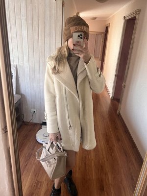 Цена в закупке была 9500 р (7300₽ цена дубленки + 2200₽ доплата за карго). Дубленка была надета ровно 2 раза, состояние как у новой