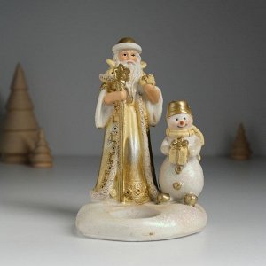 Подсвечник на 1 свечу полистоун «Фигурка: Дед Мороз в коричневой шубе со снеговиком», d=3.5 см, 10.3x9.8x14 см