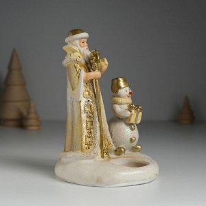 Подсвечник на 1 свечу полистоун «Фигурка: Дед Мороз в коричневой шубе со снеговиком», d=3.5 см, 10.3x9.8x14 см