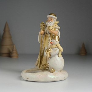 Подсвечник на 1 свечу полистоун «Фигурка: Дед Мороз в коричневой шубе со снеговиком», d=3.5 см, 10.3x9.8x14 см