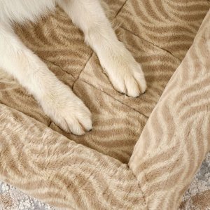 Лежанка MidWest Deluxe Wave Bed для собак и кошек меховая 41х30х6,5 см, цвет песочный