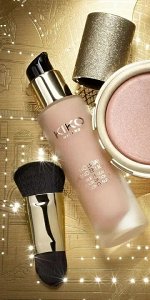 ПРАЗДНИЧНЫЕ ОГНИ - ТОНАЛЬНЫЙ КРЕМ И КОНСИЛЕР С ШЕЛКОВИСТЫМ СИЯНИЕМ