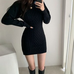 Платье женское, короткое, трикотажное с длинным рукавом