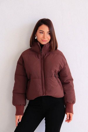 Куртка + ДЛИНА: 49 (+-3) см.
+ СОСТАВ: ПЭ 100%; подклад: ПЭ 100%; утеплитель: 150 г/м
+ ПАРАМЕТРЫ МОДЕЛИ: 81/60/91, рост модели 165 см.
+ ОБРАЗЕЦ НА МОДЕЛИ: 42