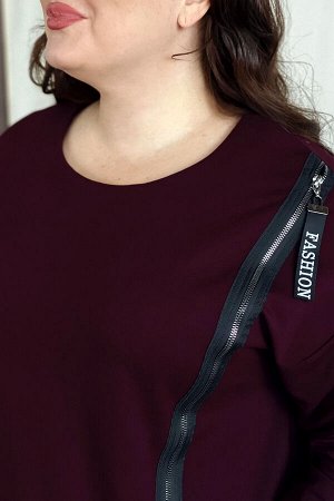 Платье Фасон: Платье
Длина платья: Французская длина
Материал: Трикотаж
Длина рукава: 3/4 рукав
Параметры модели: Рост 173 см, Размер 54

Платье спортивное с косой молнией от плеча длинное баклажан
Пл