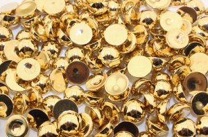 Полубусины под жемчуг (золото) 10мм в упаковке 500 гр.
                        							В наличии