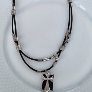 Многослойный чокер на шею в готическом стиле с подвеской крест, цвет: черный, вставка: камень черный переливающийся, арт.001.800