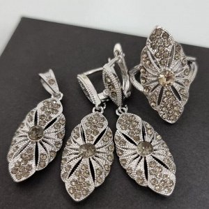 Крупный комплект ювелирной бижутерии серьги, кулон и кольцо 18 р, покрытие: посеребрение, вставка: фианиты, арт.213.224-18