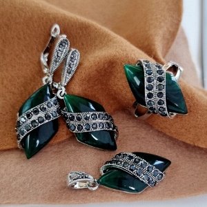Комплект ювелирной бижутерии серьги, кулон и кольцо 19 р, покрытие: посеребрение, вставка: фианит и искусственный камень, цвет: зеленый, Уценка, арт.08.1981