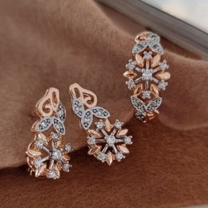 Комплект ювелирной бижутерии Дубайское золото, серьги и кольцо 18 р, двойное покрытие позолота и посеребрение, вставка: фианиты, цвет: прозрачный, арт.214.809-18