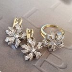 Комплект ювелирной бижутерии Итальянское золото (покрытие желтое 14к), серьги и кольцо, вставка: фианиты, цвет: прозрачный, р-р 19, арт. 217.085-19