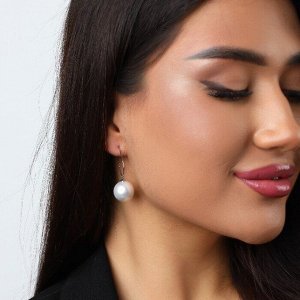 zlatto Серьги висячие с крупным жемчугом, покрытие: посеребрение, вставка: исск.жемчуг, цвет: белый перламутровый, арт.001.633