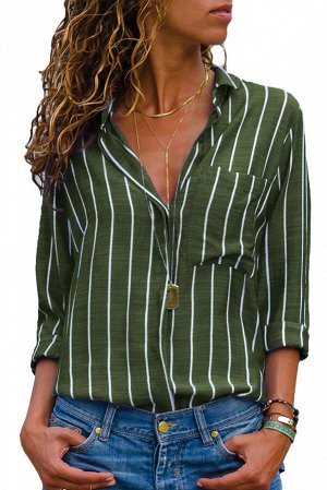 Зеленая в белую полоску блуза-рубашка с нагрудным карманом и хлястиками на рукавах
