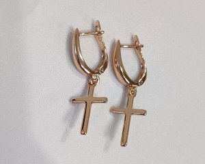 Серьги Вставка: Без вставок
Материал изделия: ювелирный сплав
Размер: 3.4 см
Вид(модель) сережек: Английский замочек

Красивые серьги с благородными цирконами изготовлены из специального гипоаллерге