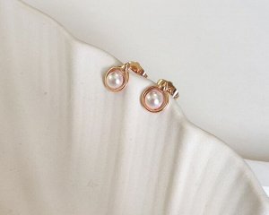 Серьги Вставка: Жемчуг Майорика - 0.4 см
Материал изделия: ювелирный сплав
Размер: 0.7 см
Вид(модель) сережек: Гвоздики

Красивые серьги с благородными цирконами изготовлены из специального гипоалле