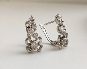 Серьги Вставка: Циркон
Материал изделия: ювелирный сплав
Размер: 1.7 см
Вид(модель) сережек: Английский замочек

Красивые серьги с благородными цирконами изготовлены из специального гипоаллергенного