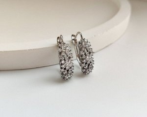 Серьги Вставка: Циркон
Материал изделия: ювелирный сплав
Размер: 2.5 см
Вид(модель) сережек: Английский замочек

Красивые серьги с благородными цирконами изготовлены из специального гипоаллергенного
