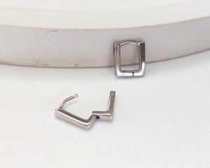 Серьги Вставка: Без вставок
Материал изделия: ювелирный сплав
Размер: 1 см
Вид(модель) сережек: Английский замочек

Красивые серьги с благородными цирконами изготовлены из специального гипоаллергенн