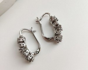 Серьги Вставка: Циркон
Материал изделия: ювелирный сплав
Размер: 2.5 см
Вид(модель) сережек: Английский замочек

Красивые серьги с благородными цирконами изготовлены из специального гипоаллергенного