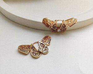Серьги Вставка: Цирконы
Материал изделия: ювелирный сплав
Размер: 4 см
Вид(модель) сережек: Английский замочек

Красивые серьги с благородными цирконами изготовлены из специального гипоаллергенного 