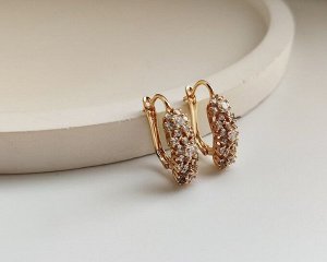 Серьги Вставка: Циркон
Материал изделия: ювелирный сплав
Размер: 2.5 см
Вид(модель) сережек: Английский замочек

Красивые серьги с благородными цирконами изготовлены из специального гипоаллергенного