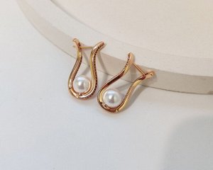 Серьги Вставка: Цирконы
Материал изделия: ювелирный сплав
Размер: 2.5 см
Вид(модель) сережек: Английский замочек

Красивые серьги с благородными цирконами изготовлены из специального гипоаллергенног