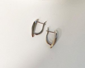Серьги Вставка: Без вставок
Материал изделия: ювелирный сплав
Размер: 1.8 см
Вид(модель) сережек: Английский замочек

Красивые серьги с благородными цирконами изготовлены из специального гипоаллерге