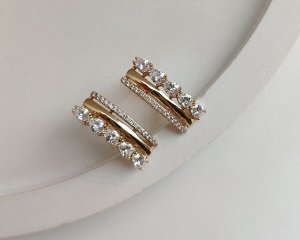 Серьги Вставка: Циркон
Материал изделия: ювелирный сплав
Размер: 2 см
Вид(модель) сережек: Английский замочек

Красивые серьги с благородными цирконами изготовлены из специального гипоаллергенного ю