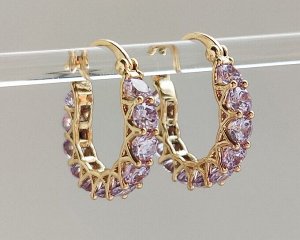 Серьги Вставка: Циркон
Материал изделия: ювелирный сплав
Размер: 2 см
Вид(модель) сережек: Английский замочек

Красивые серьги с благородными цирконами изготовлены из специального гипоаллергенного ю