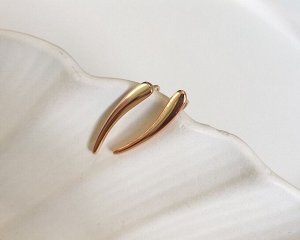 Серьги Вставка: Без вставок
Материал изделия: ювелирный сплав
Размер: 2 см
Вид(модель) сережек: Петля

Красивые серьги с благородными цирконами изготовлены из специального гипоаллергенного ювелирног