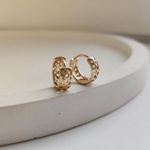 Серьги Вставка: Без вставок
Материал изделия: ювелирный сплав
Размер: 2 см
Вид(модель) сережек: Кольца

Красивые серьги с благородными цирконами изготовлены из специального гипоаллергенного ювелирно
