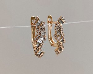 Серьги Вставка: Циркон
Материал изделия: ювелирный сплав
Размер: 2 см
Вид(модель) сережек: Английский замочек

Красивые серьги с благородными цирконами изготовлены из специального гипоаллергенного ю