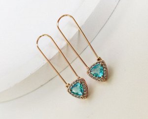 Серьги Вставка: Циркон
Материал изделия: ювелирный сплав
Размер: 3.8 см
Вид(модель) сережек: Петля

Красивые серьги с благородными цирконами изготовлены из специального гипоаллергенного ювелирного с