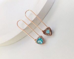 Серьги Вставка: Циркон
Материал изделия: ювелирный сплав
Размер: 3.8 см
Вид(модель) сережек: Петля

Красивые серьги с благородными цирконами изготовлены из специального гипоаллергенного ювелирного с