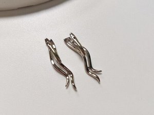 Серьги Вставка: Циркон
Материал изделия: ювелирный сплав
Размер: 3.5 см
Вид(модель) сережек: Английский замочек

Красивые серьги с благородными цирконами изготовлены из специального гипоаллергенного