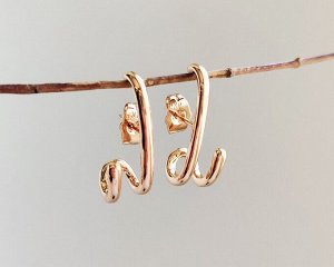 Серьги Вставка: Без вставок
Материал изделия: ювелирный сплав
Размер: 2.5 см
Вид(модель) сережек: Гвоздики

Красивые серьги с благородными цирконами изготовлены из специального гипоаллергенного ювел