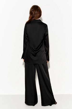 Рубашка Рубашка Foxy Fox 1634 черный 
Состав: ПЭ-70%; Спандекс-5%; Шелк-25%;
Сезон: Осень-Зима
Рост: 170

Базовая женская рубашка полуприлегающего силуэта выполнена из струящейся ткани с содержанием 