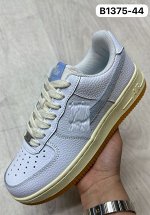 Кроссовки