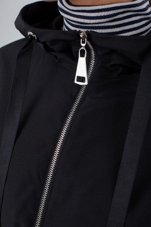 Куртка Длина изделия - 77 см
Длина рукава - полный 
Материал - полиэстер
Цвет - черный
Вид застежки - молния
Вид ворота - капюшон