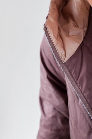 Куртка Длина изделия - 77 см
Длина рукава - полный 
Материал - нейлон
Цвет - какао
Вид застежки - молния
Вид ворота - капюшон