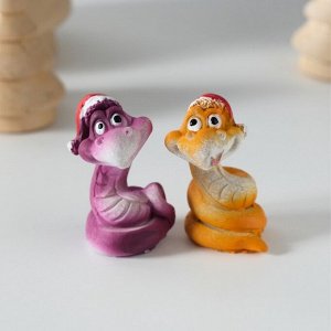 Фигурка полистоун «Добрый змей в новогоднем колпаке», 2.5x2.5x4 см, МИКС