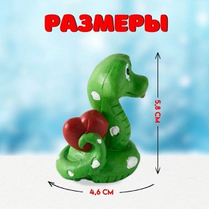 Фигурка полистоун «Змейка с сердцем», 4.6x5.8 см