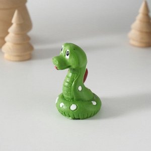 Фигурка полистоун «Змейка с сердцем», 4.6x5.8 см
