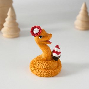 Фигурка полистоун «Змейка с рожком мороженого», 5x6 см
