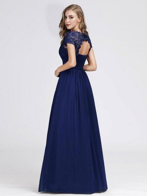 Синее изумительное вечернее длинное платье декорированное кружевом и широким поясом