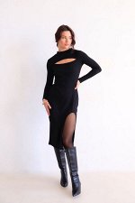 Платье чёрное с вырезом