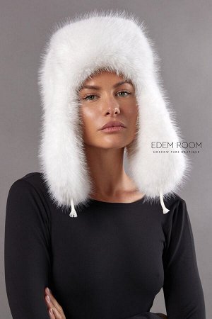 Белая шапка ушанка из экомеха